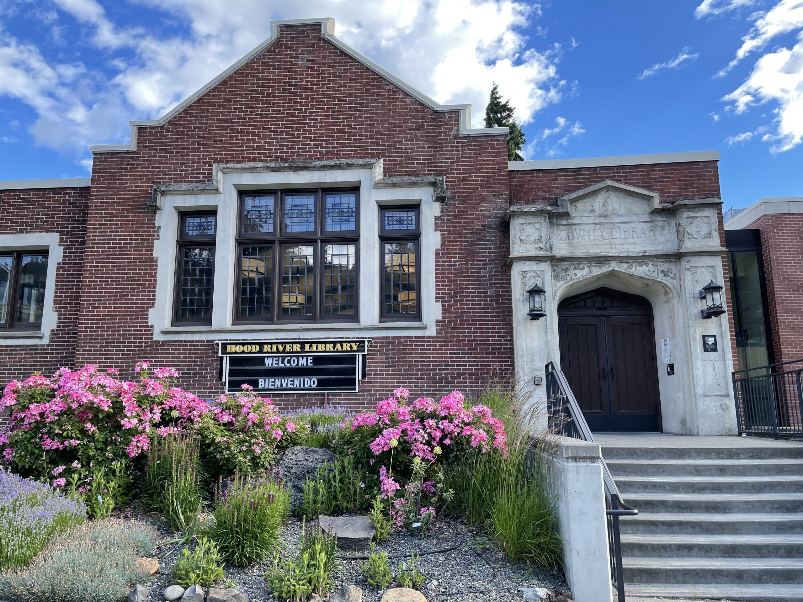 HR Library front view